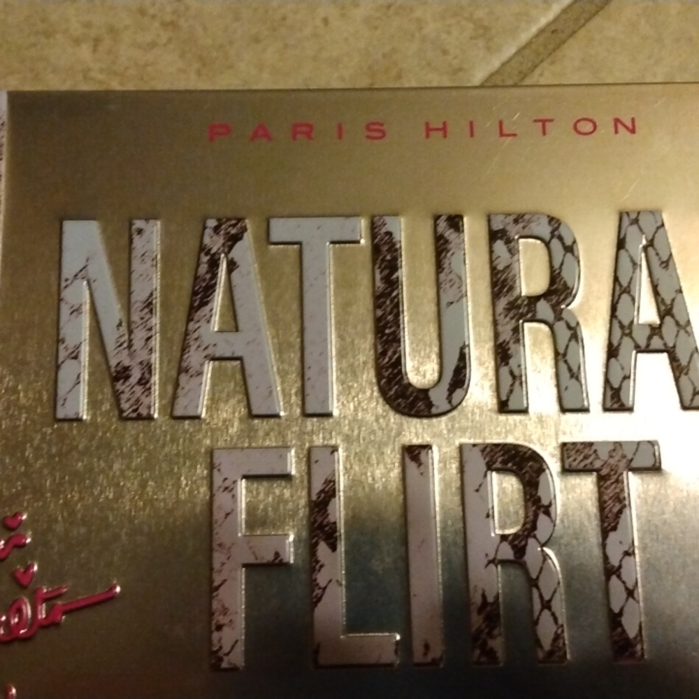 Paris Hilton Eyeshadows Kit - Picture 2 of 11